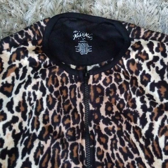 Cheetah print zip up Onzie with booties - Picture 5 of 5
